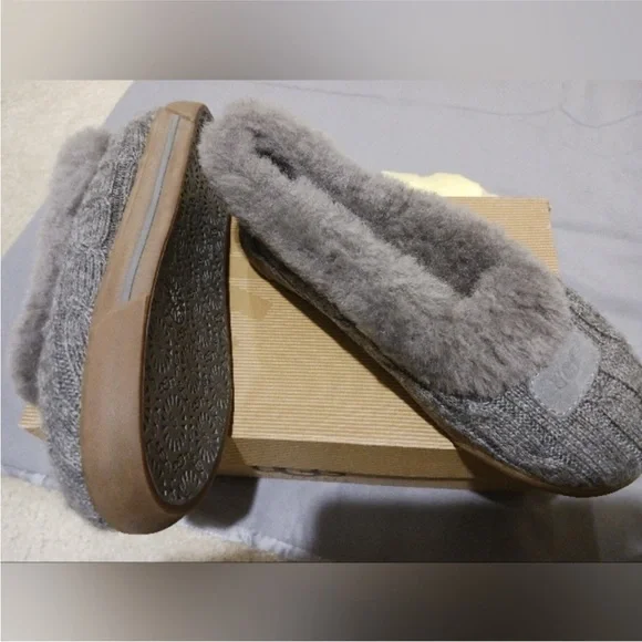 UGG Rylan - Grey - New in box - Size 6 - Picture 2 of 4